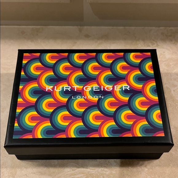 Kurt Geiger Metallic Gold Boston Bag Charm - Picture 5 of 5